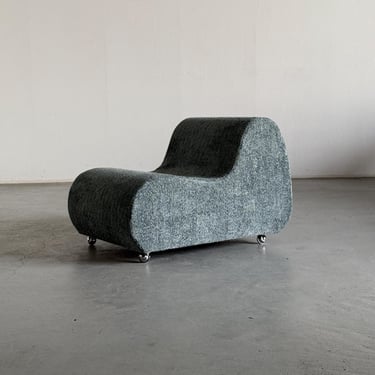 Italian Mid-Century-Modern Lounge Chair or Club Chair in Boucle Fabric, 1970s Italy 