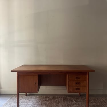 Teak desk. (Two drawers locked)