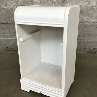 Li&#8217;l Nightstand (Seattle)