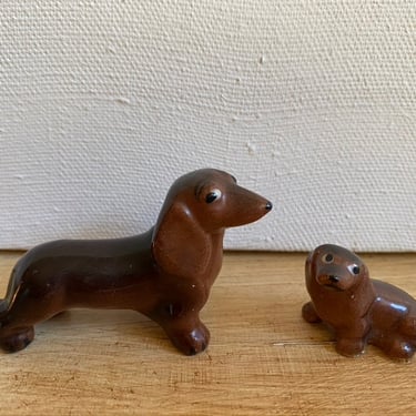Vintage Dauchsund Figurines, Mom And Pup, Adorable Expressive Eyes, Unmarked, Miniature Dog Figurines 