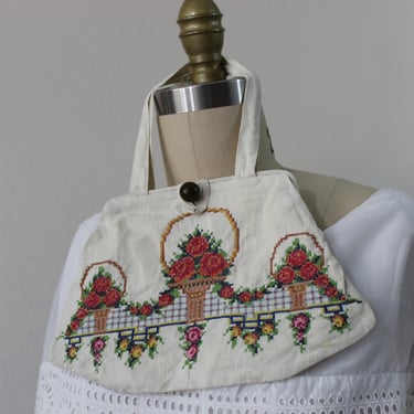 Vintage 1930's 40s Fine Linen and petite embroidered floral swag with bakelite closure Purse handbag // Art Deco 
