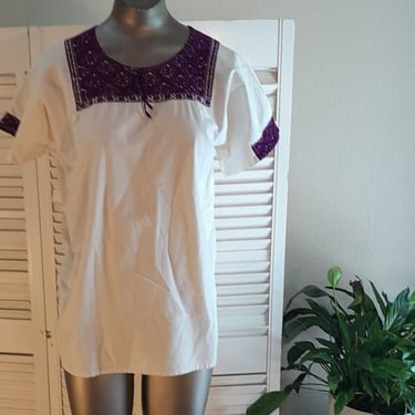 70s Vintage White/Purple Hand Loomed Cotton Oaxacan  Top / Boho /Embroidered Top / S/M 