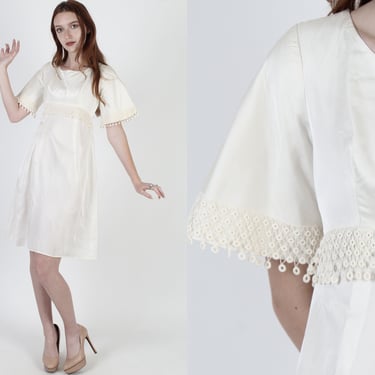 60s Mod Wedding Dress / Plain Donut Lace Short Dress / Simple Bridesmaids Outfit / Short Bell Sleeve Bridal Mini Dress 