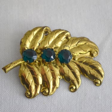 1940s Large Gold Leaf Brooch with Green Rhinestones 
