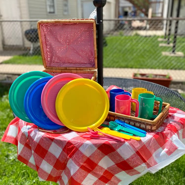 Multicolor Rattan Picnic Basket for Four - 23 Pieces 