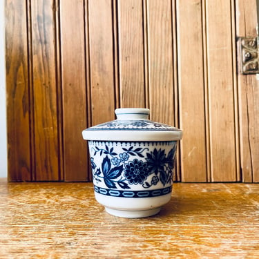Blue + White Small Serving Bowl with Lid and Spoon | Chinoiserie Spice Bowl | Salt Bowl | Cup with Lid | Small Blue + White Serving Bowl 