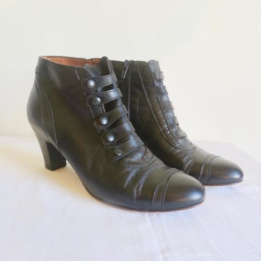 Remix Size 10 Black Leather Victorian Style Ankle Boot Bootie Medium Heel Button Detail Side Zipper Can Can Booties Classic Repro 