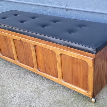 Cedar Lane Hope Chest Bench With Upholstered Seat 