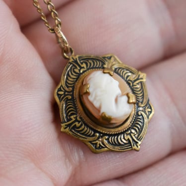 Vintage Tiny Glass Cameo Penant and 12K Gold Filled Chain Necklace 