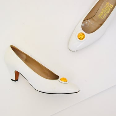 80s 90s Vintage Salvator Ferragamo White High Heel Pumps Size 11 White Gold Size 11 Made in Italy White Gold High Heel Pumps 80s 