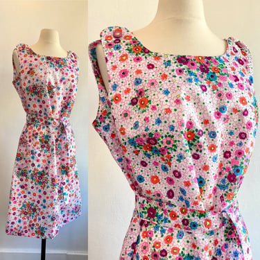 Cute 60s Floral Mod Shift House Dress / TIE + BUTTON Detail + POCKET 