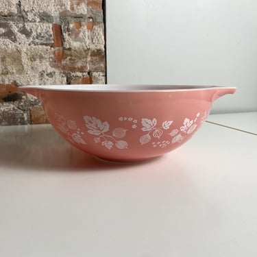 Pink Gooseberry Pyrex Mixing Bowl - 444 