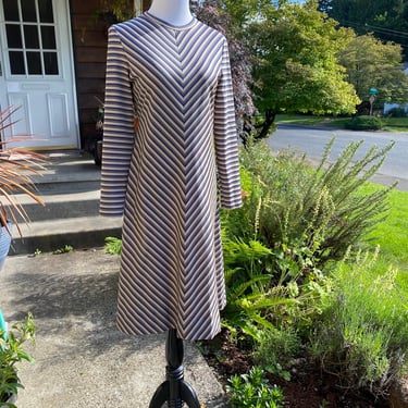 70’s knit dress Chevron stripes beige & navy blue A-line midi long snug sleeves groovy Boho hippie neutral tones pinstripes size S/M 