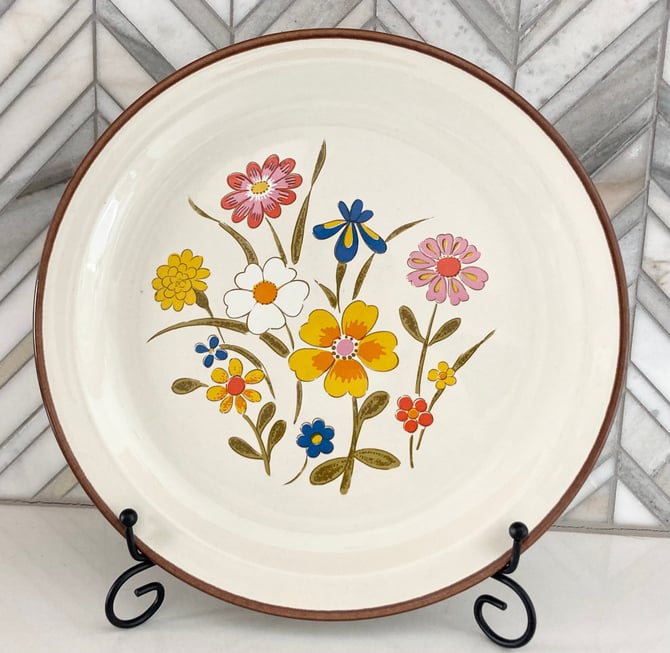 Retro Spring Flower Dinner Plate, Kanney Stoneware, Made in Japan, Tripod Vintage St Paul, MN