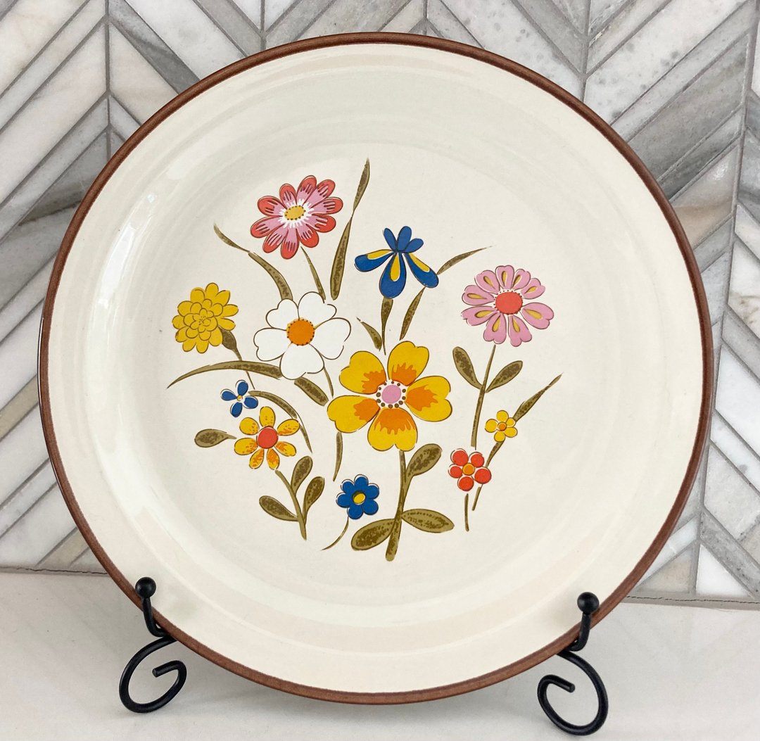 Retro Spring Flower Dinner Plate, Kanney Stoneware, Made in Japan