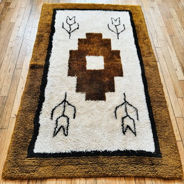 Vintage Latch Hook Rug