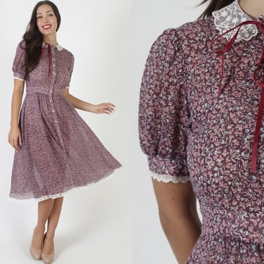 Romantic Calico Floral Button Up Summer Dress, Vintage 70s Burgundy Floral Print Material, Lace Perter Pan Collar 