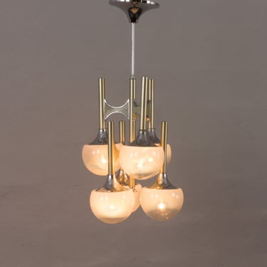 Gaetano Sciolari Italian mid-century chandelier, with Lattimo shades, 1970s. 