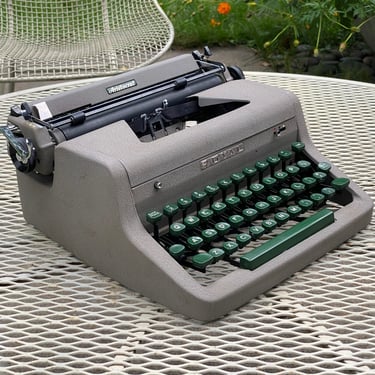 Vintage Royal Aristocrat Manual Portable Typewriter With Case 