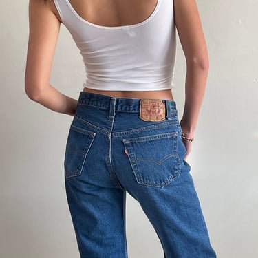 30 Levis 501 vintage jeans / vintage pristine boyfriend dark wash high waisted button fly cropped slouchy Levis 501 jeans made in USA | 30 