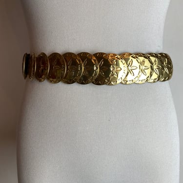 Vintage 70’s 80’s shiny gold link belt~ circular sand dollars starfish charm glam bold statement size Small 25”-29” waist 
