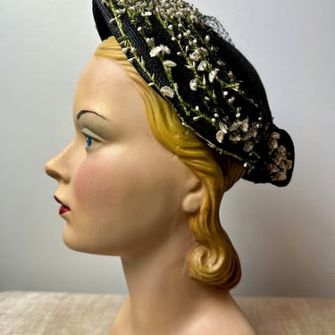 50’s black & white floral hat Round woven straw with tiny white florets Sweet springtime special occasion 1950 pin up style / size 22 
