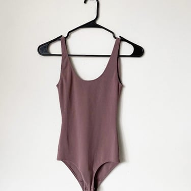 Aritzia Wilfred Free Tank Bodysuit Womens XXS Mauve Pink Thong Scoop Neck 