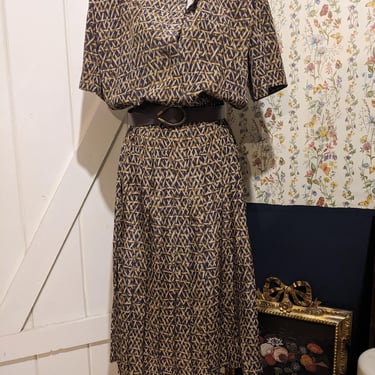 Vintage Short Sleeve Navy and Tan Woven Pattern Midi Dress 