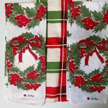 Vintage Vera Neuman Christmas Set Of Tea Towels, Christmas Holly Wreath, With Vintage Martex Plaid Towel, Christmas Decor, Lucky Ladybug MCM 