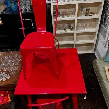 Bright red 4 piece set. Table and 3 chairs. Table is 31.5” x 31.5” x 30.5” 