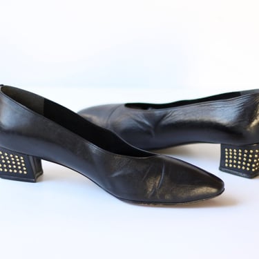 1980s Stuart Weitzman Gold Stud Low Heel Black Leather Vintage Pumps - Women’s Shoe Size 7.5 
