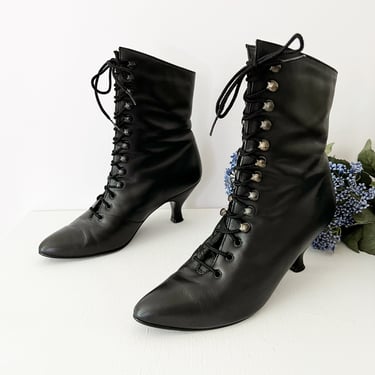 SIZE 6.5 Vintage Black Lace Up Leather Booties Ankle - Witchy - Adventurecore - Goblincore - Dark Academia 
