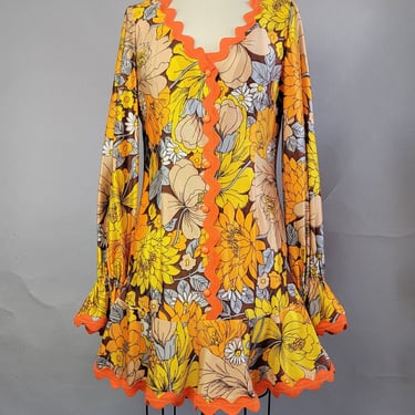 1960s Mini Dress / 1960s Mod Dress/ Hippie Dress / 1960s Orange Print Dress / Flower Power Dress/ 1960s Go Go Dress / Size Medium 