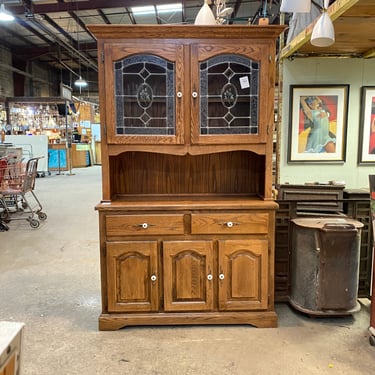 Display Hutch Cabinet with Leaded Glass Doors