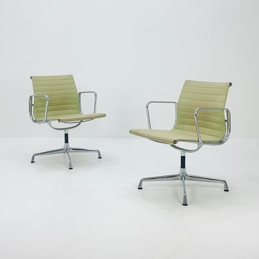 1 of 2 Swivel office armchair by Herman Miller, Charles & Ray EAMES - 1970s 