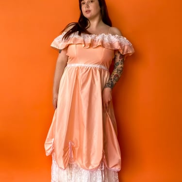 1980s Peach Frilly Lace Gown, sz. 1XL