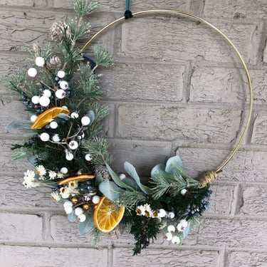 Winter spruce hoop wreath with dried oranges, Minimalist Christmas wreath, Winter wreath, Statement decor, Modern Christmas wreath 