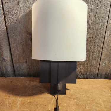 Contemporary Curved Wall Sconce 7.5 x 12.5 x 3