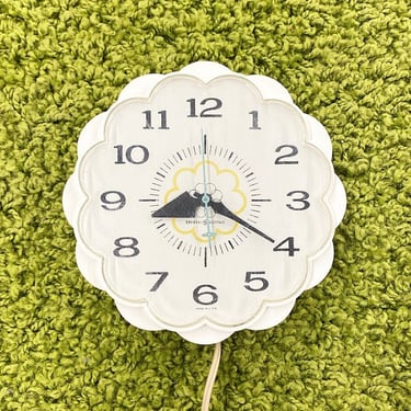 Vintage Wall Clock Retro 1970s Mid Century Modern + General Electric + White Plastic + Flower Shape + Plug In + Numbered Face + Wall Decor 