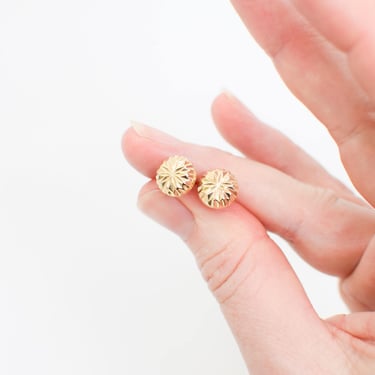 Classic 14 karat Gold Faceted Studs 