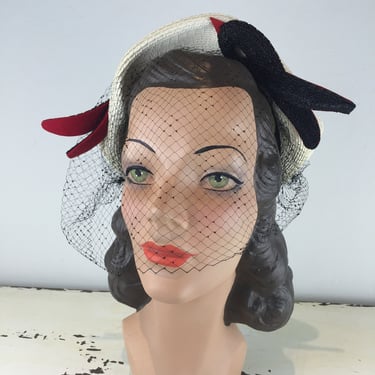 The Oh So Dramatic - Vintage 1940s 1950s G Howard Hodge Ivory Straw Hat w/Red Black Bird Applique 