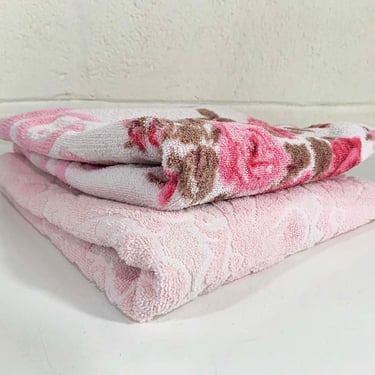 Vintage Cotton Bath Towel Cannon Royal Family Fieldcrest Bathroom Mismatched 1960s Pink Roses Mid-Century Retro Floral Flowers White Terry 