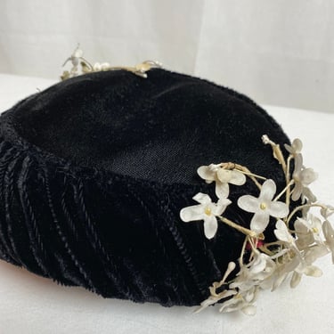 Vintage black velvet mini hat with white micro flowers small fascinator style cocktail attire ~ 1950’s 60’s pinup retro 