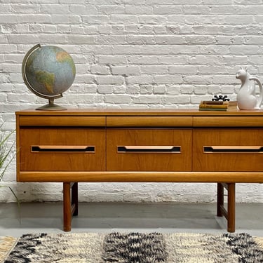 Vintage Mid Century Modern Teak CREDENZA / Sideboard by Elliotts of Newbury, c. 1960's 