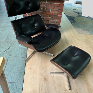 Eames Style Lounge Chair and Ottoman, Wider variant - Restored, New Leather 