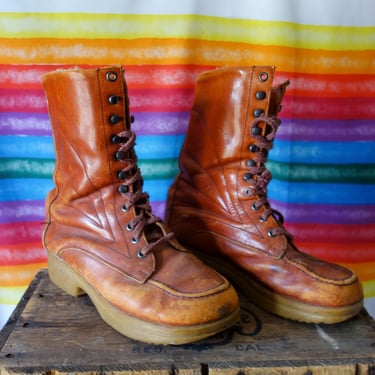 70s brown leather winter boots size 7.5 women, vintage lace up platform rubber sole worn in work and insulated snow shoes Made in Romania 