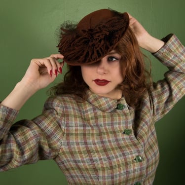 1940s Hat - Delightful Rust Brown Vintage Late 30s/Early 40s Felt Flower Tilt Hat 