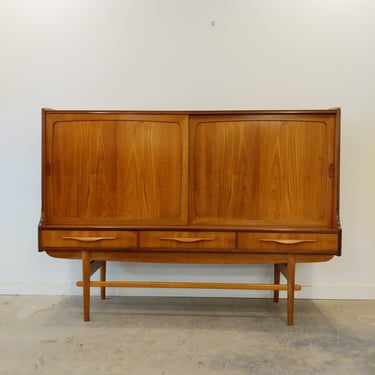 Vintage Danish Mid Century Modern Teak Sideboard / Cabinet 