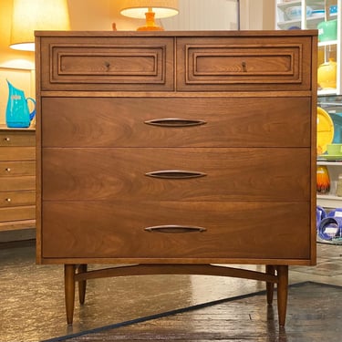 Broyhill Sculptra 5 Drawer Chest, Circa 1960s - *Please ask for a shipping quote before you buy. 