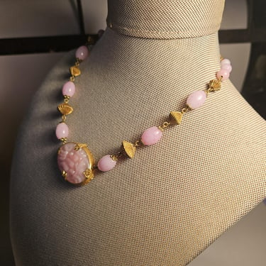 True Art Deco Czechslovakian Glass Necklace. Czech pink glass 